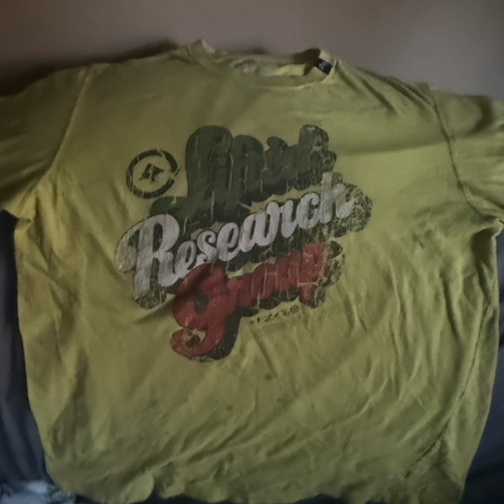 I’m selling my vintage men’s XL LRG SHIRT with 3 of the best colors in reggae